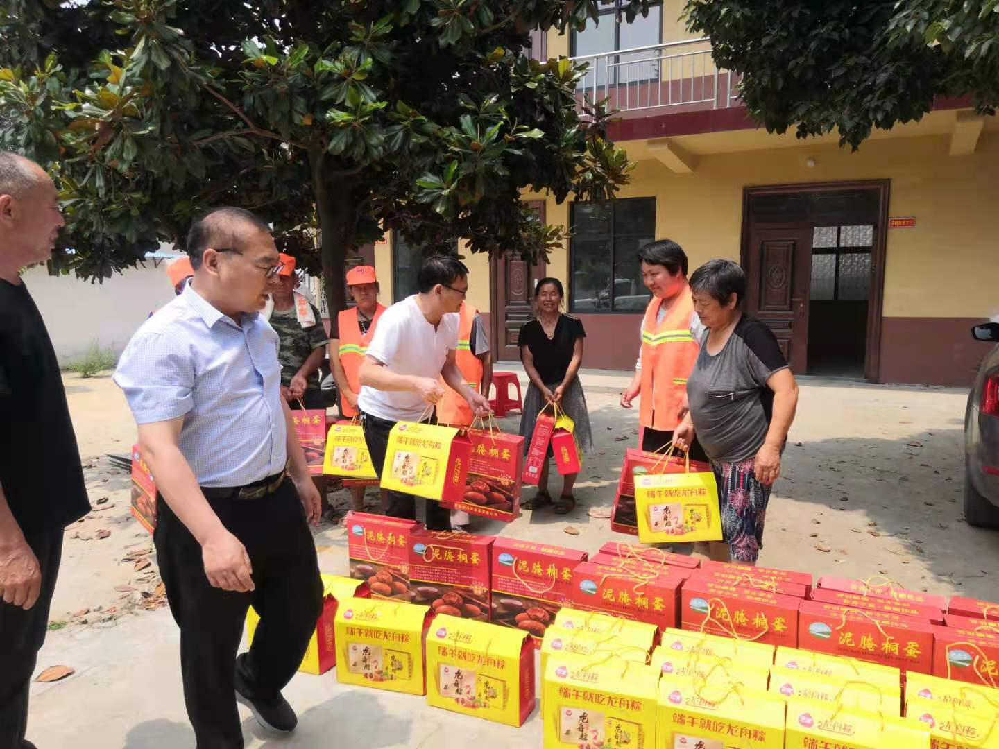 卧龙区粮食和物资储备局开展“我们的节日·端午”新时代文明实践暨我为群众办实事活动