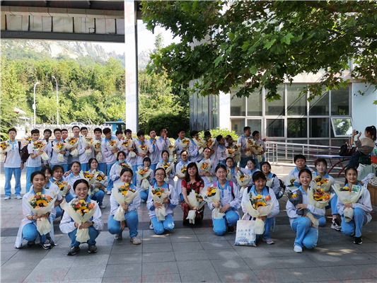 青島第二實驗初級中學(xué)怎么樣?花式助威 一舉奪魁(圖11)