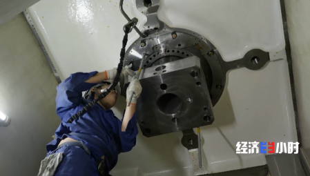 �й��캣�Ͼ��ްԣ����ȳ��������ĸ60�ף����������ࡱ���˾�̾