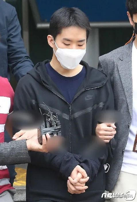 他假扮女性诱骗1300名男网友拍下2.7万个大尺度视频，8年才被抓到