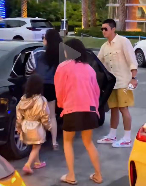 霍思燕疑似又怀孕，与杜江参加好友聚会，身形圆润惹怀疑