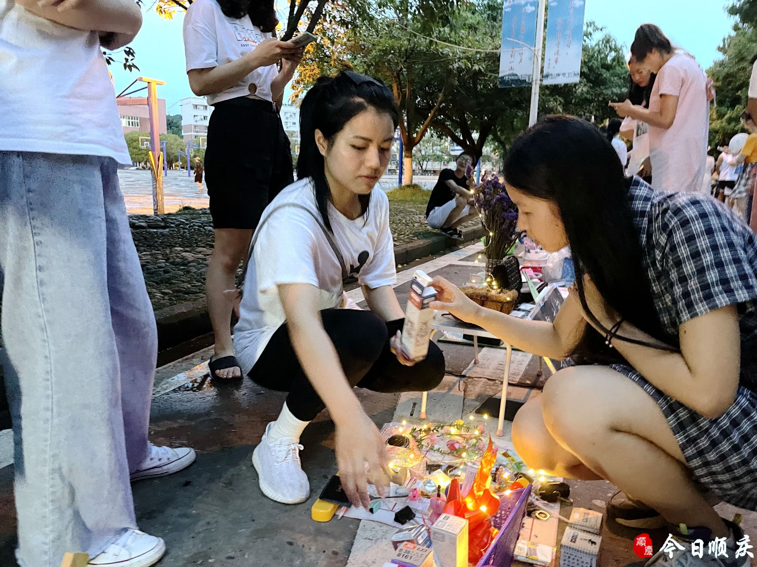 毕业季 大学校园里的“跳蚤市场”