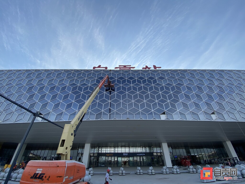 媒体齐赞绵泸高铁自贡站：视觉体验无与伦比“盐”值高得不像话