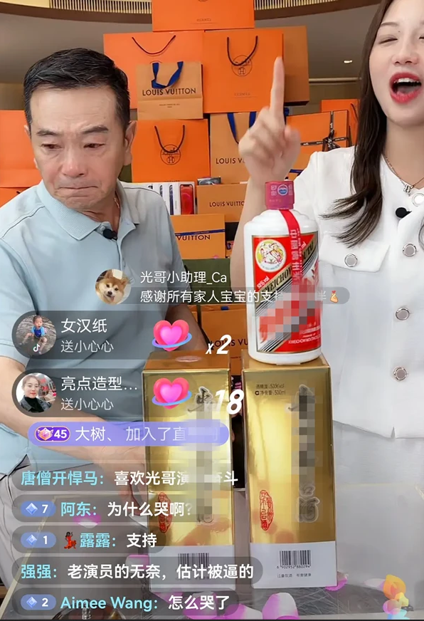 被骂“晚节不保”，64岁老戏骨张晨光直播带货现场崩溃痛哭