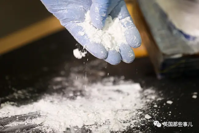 澳洲警方用糖粉换毒品给毒贩设局，没想到，给自己挖了个大坑