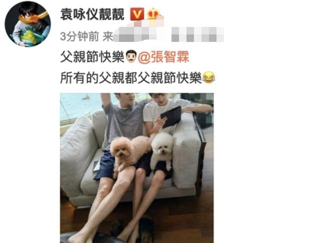 袁咏仪晒14岁儿子帅照，烫卷发似混血，身高直逼张智霖，大长腿吸睛