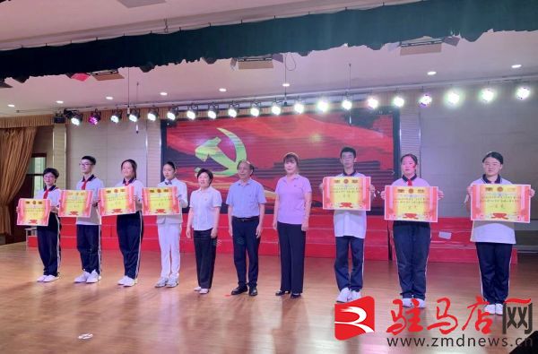 駐馬店市第二初級中學(xué)怎么樣?合唱比賽(圖6) 駐馬店市第二初級中學(xué)怎么樣?合唱比賽(圖6)