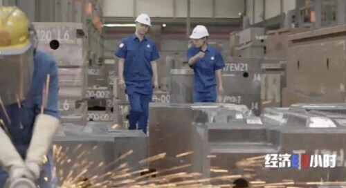 3秒钟，完成“惊天一压”！国产钢铁“巨无霸”大显身手→