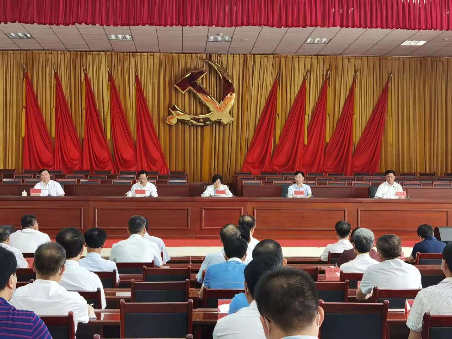 吴文恩任仙游县委书记并于当天走访机关干部看望慰问部分离退休老同志