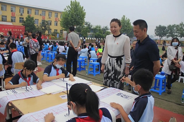 平谷区大兴庄中心小学举办百生庆百年书法活动(图6)