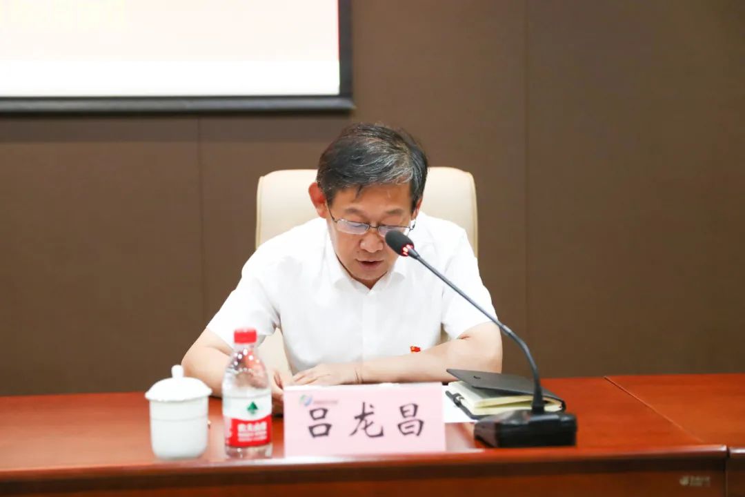 济南新材料产业园区管委会主任韩利师上专题党课