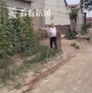 看哭了！奶奶不舍孙子离开 挥手告别目送到拐角