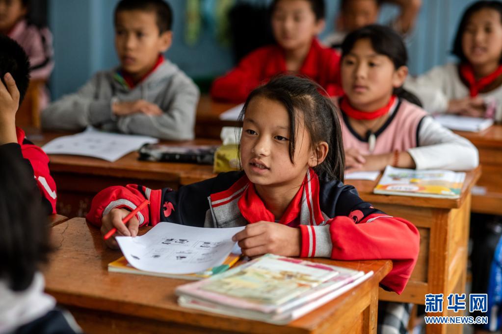 习近平的小康故事丨“给群众打开一扇脱贫致富的大门”