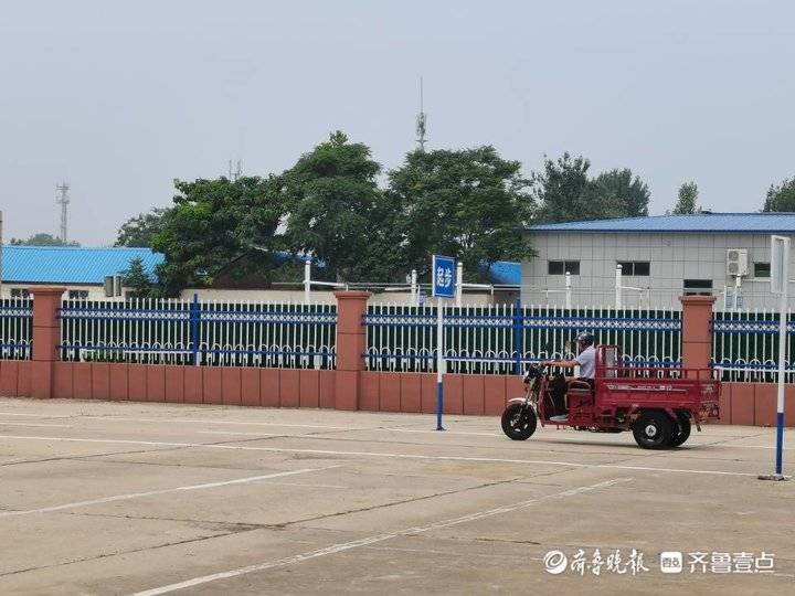 摩托車行業再次煥發市場活力，市民“扎堆”去考證