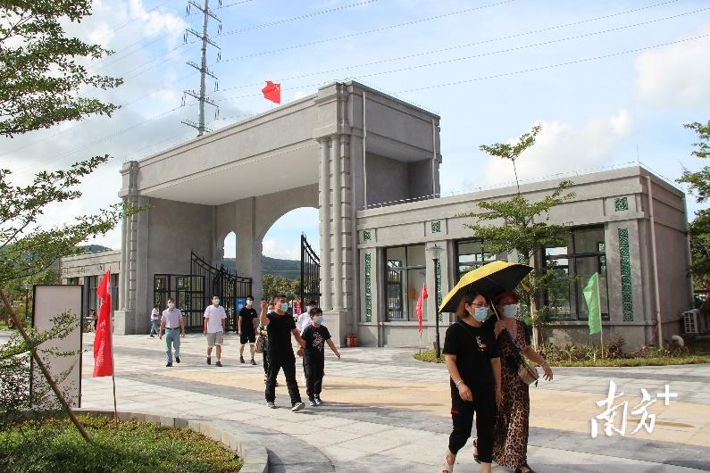 佛山市听音湖实验中学开放日场面火爆 启悟优选