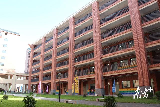 佛山市听音湖实验中学开放日场面火爆 启悟优选