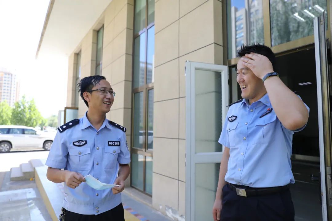 【图说警事】烈日“警”色