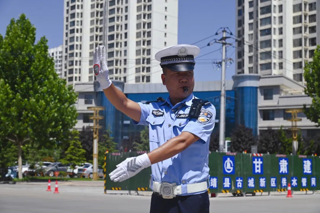 【图说警事】烈日“警”色