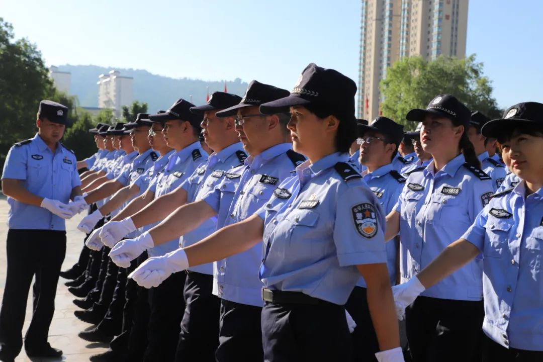 【图说警事】烈日“警”色