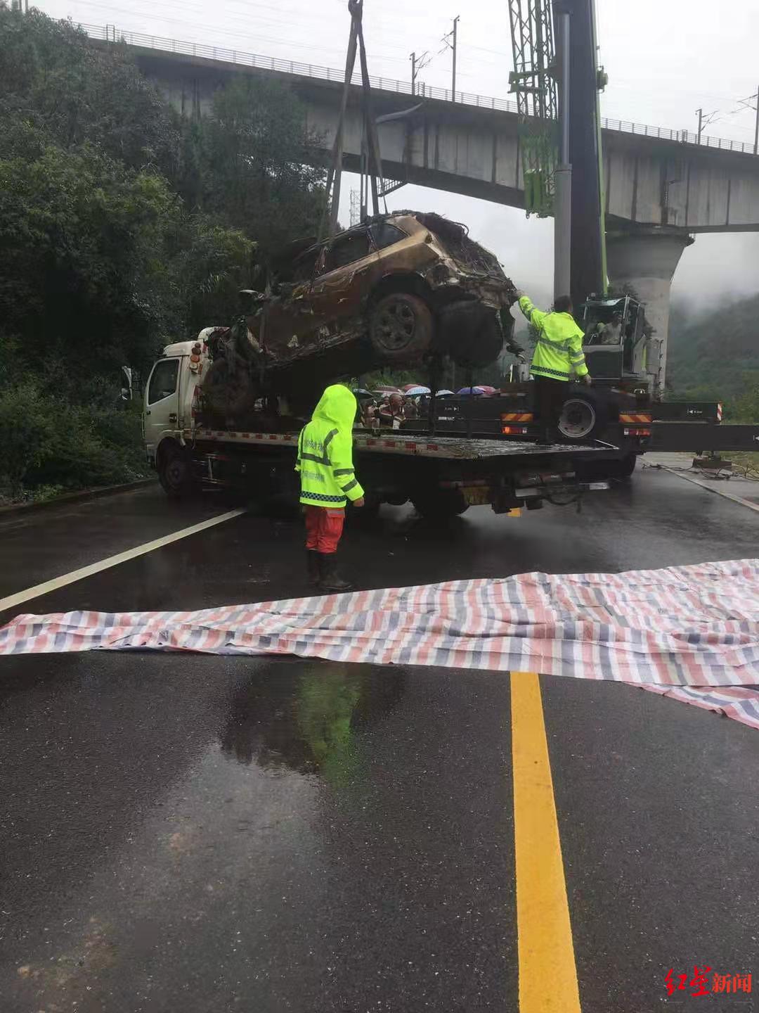 成都金堂沱江中捞出一辆奥迪车 疑为一年前失联的车辆-第4张图片-大千世界