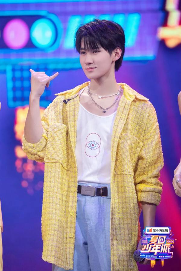 的程度极具个人风格时代少年团-张真源完全让人挪不开眼睛唱跳出身的