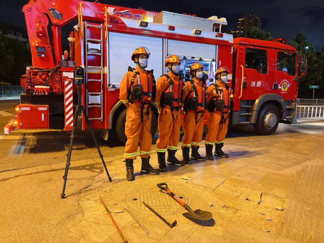 枕戈待旦丨江苏消防千名指战员前置执勤迎战烟花