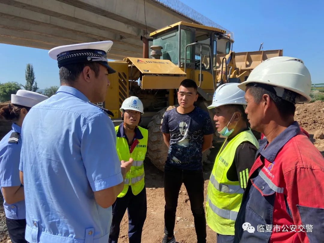 临夏市公安交警走进建筑工地 开展务工人员交通安全宣传教育活动