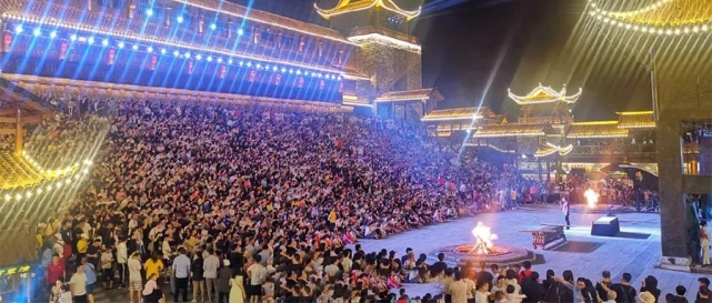 张家界惊魂一夜，打趴两家上市公司