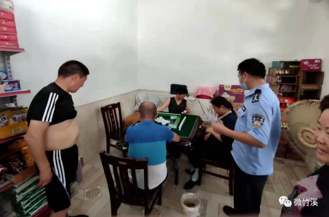 啥时候了还聚集打麻将？该地警方出手了