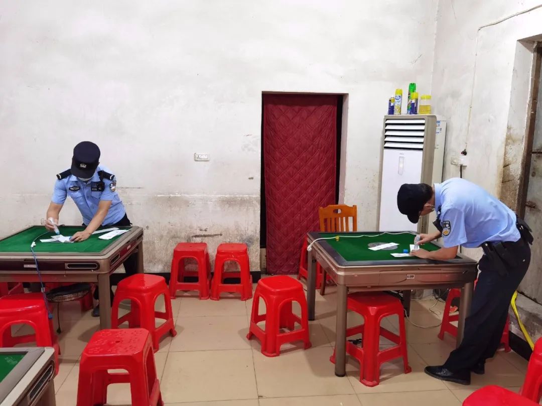啥时候了还聚集打麻将？该地警方出手了