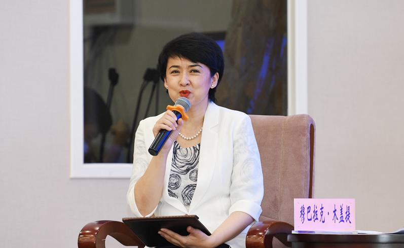 新疆维吾尔自治区举办医疗惠民专场新闻发布会实录