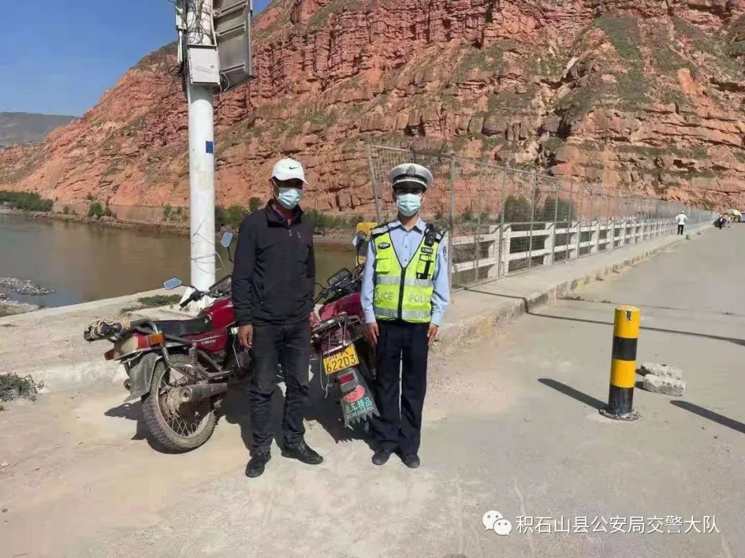 【强担当 除隐患 防事故 保安全】积石山公安交警开展“一盔一带”安全守护行动
