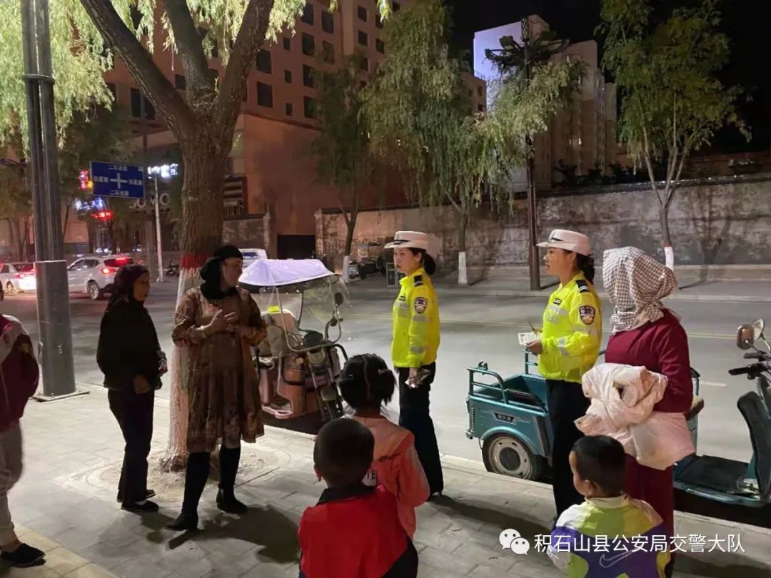 【强担当 除隐患 防事故 保安全】积石山公安交警开展“一盔一带”安全守护行动