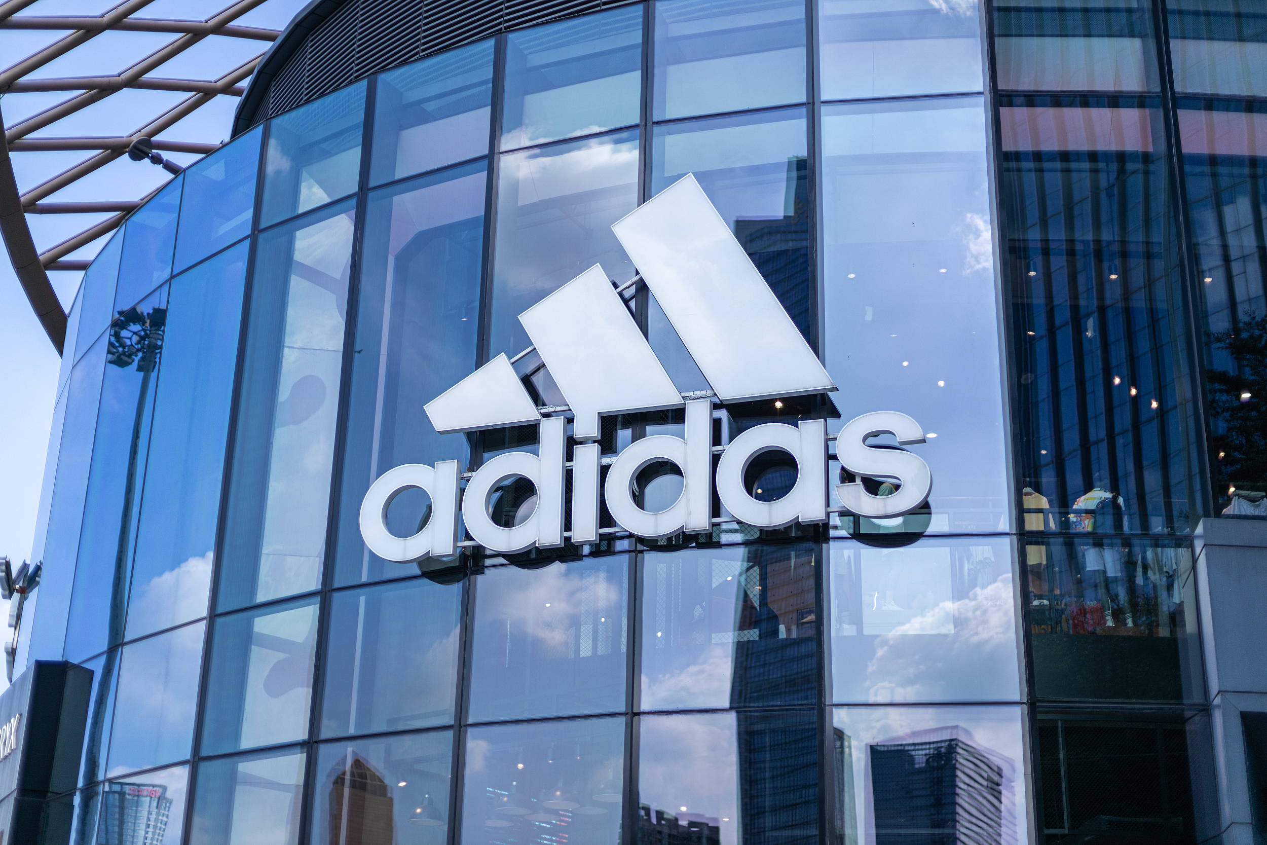 �ڻ�ҵ���»�16%������CEO��Ŀǰ���й��г��������ڱ���Ʒ��