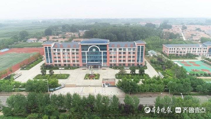 日照山海天旅游度假区龙山路小学:诗意润校园(图1)