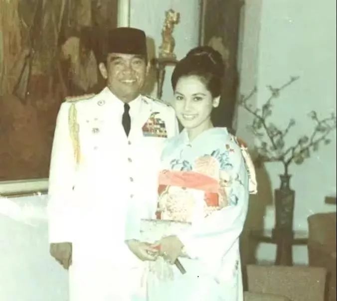 和张哲瀚合照的黛薇夫人究竟什么来头？