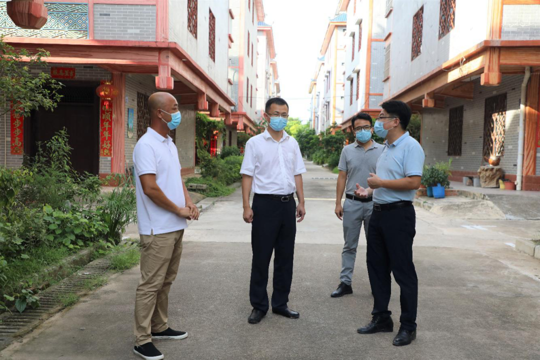 兴宁区区委书记高鑫到三塘镇开展调研