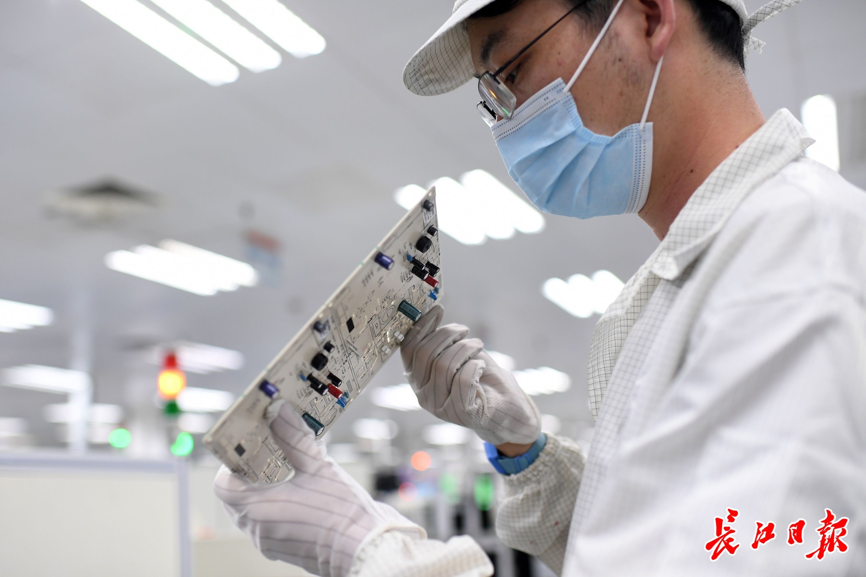 率先在汉投用最先进生产线，格力“智造”成就“华中最大”