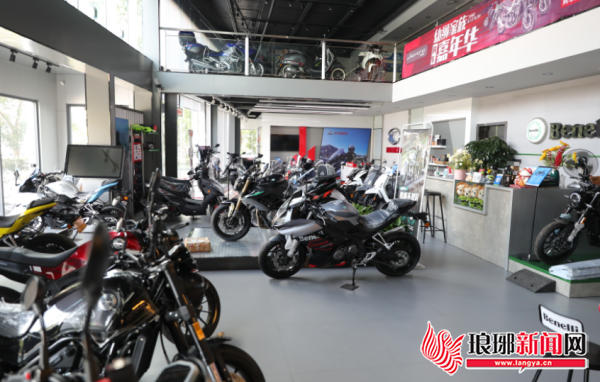 從代步工具變?yōu)?ldquo;大玩具”情懷帶動機(jī)動摩托市場消費(fèi)回暖