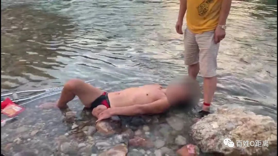 七月半正烧香，河里漂来一个人！他还活着