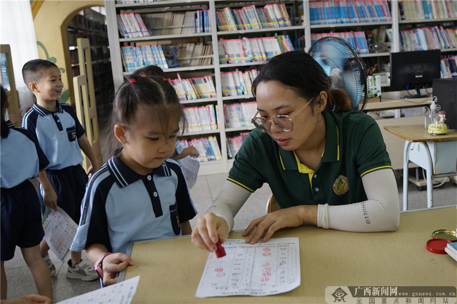 南宁市民主路小学举行2021年新生入学礼(图2)