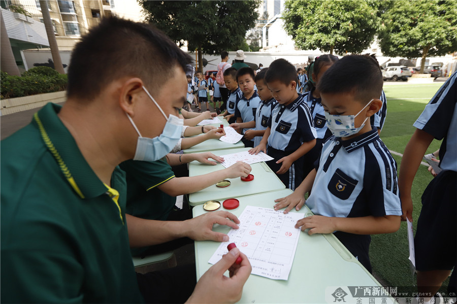 南宁市民主路小学举行2021年新生入学礼(图9)