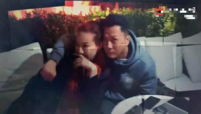 甄子丹与妻子庆结婚18周年，相识三月闪婚，恩爱至今惹人羡