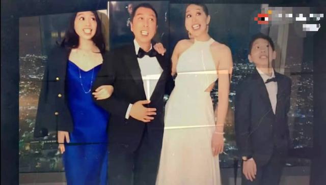 甄子丹与妻子庆结婚18周年，相识三月闪婚，恩爱至今惹人羡