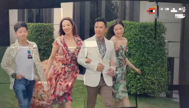 甄子丹与妻子庆结婚18周年，相识三月闪婚，恩爱至今惹人羡