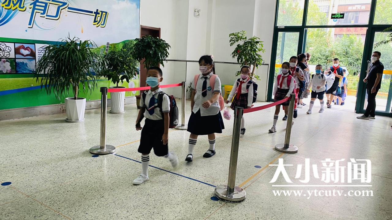 芝罘區(qū)國(guó)翠小學(xué)迎來開學(xué)第一天!新征程(圖2) 芝罘區(qū)國(guó)翠小學(xué)迎來開學(xué)第一天!新征程(圖2)