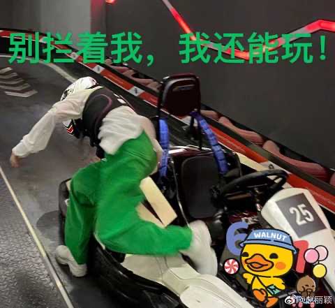 赵丽颖带儿子逛商场，2岁想想正面首曝光身高瞩目，母子互动超温馨