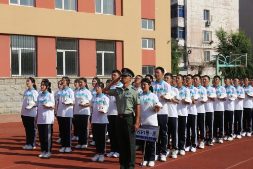 沈阳市第二十七中学新生军训!用汗水见证成长(图1)
