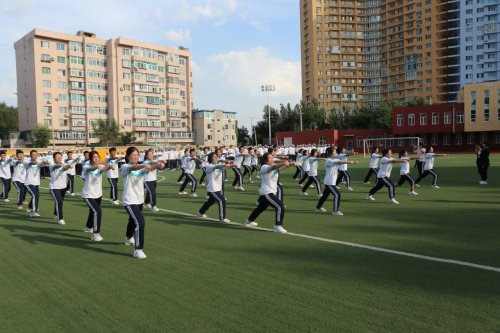 沈阳市第二十七中学新生军训!用汗水见证成长(图4)