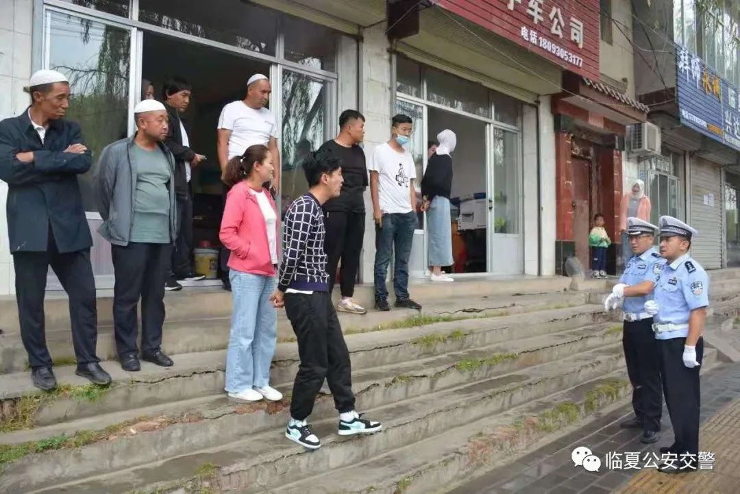 州公安局交警支队配合市公安局交警大队持续开展交通秩序整治工作